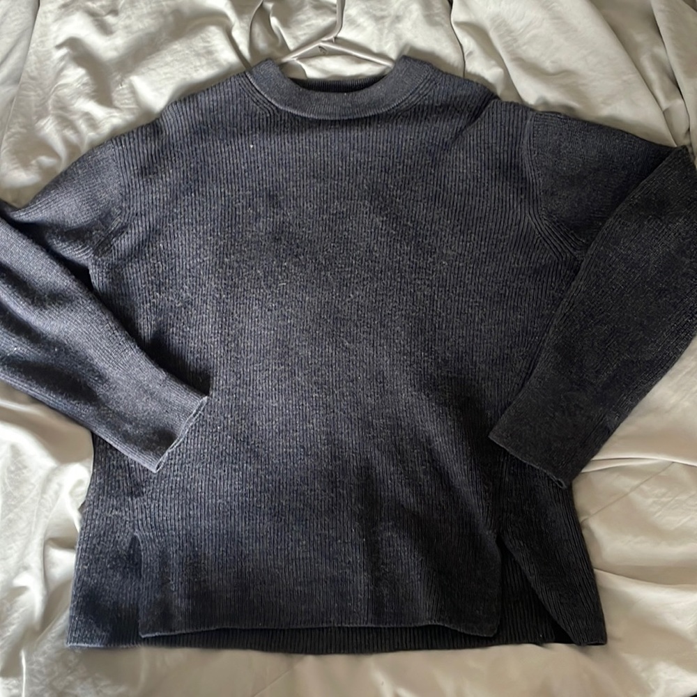 LULULEMON SWEATER